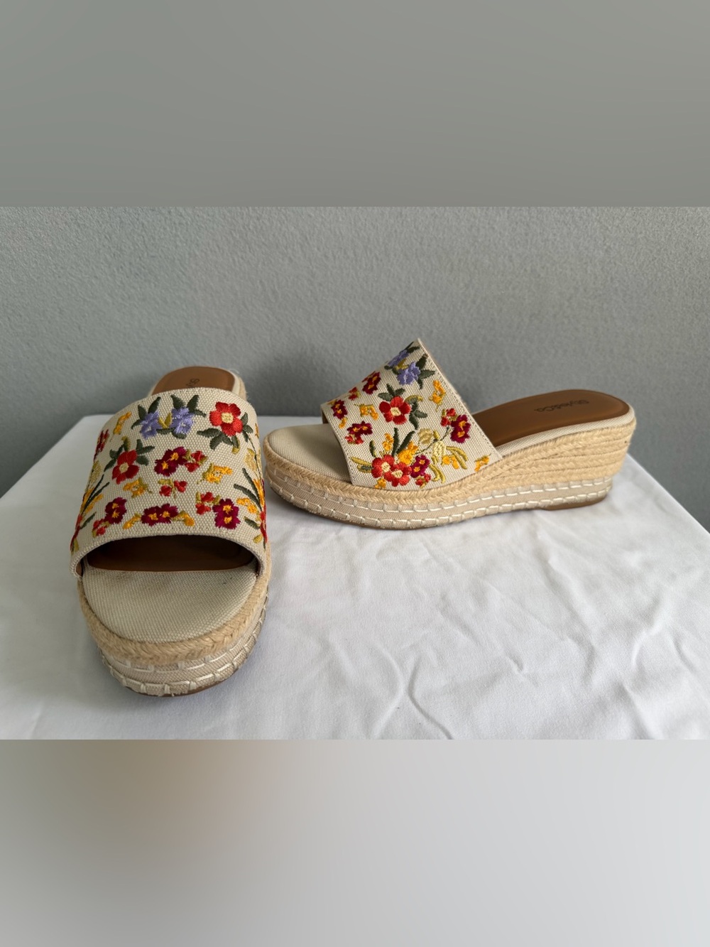 Style & Co. Wedge Slide Sandals Women’s s8.5 Beige Floral Embroidered Canvas
